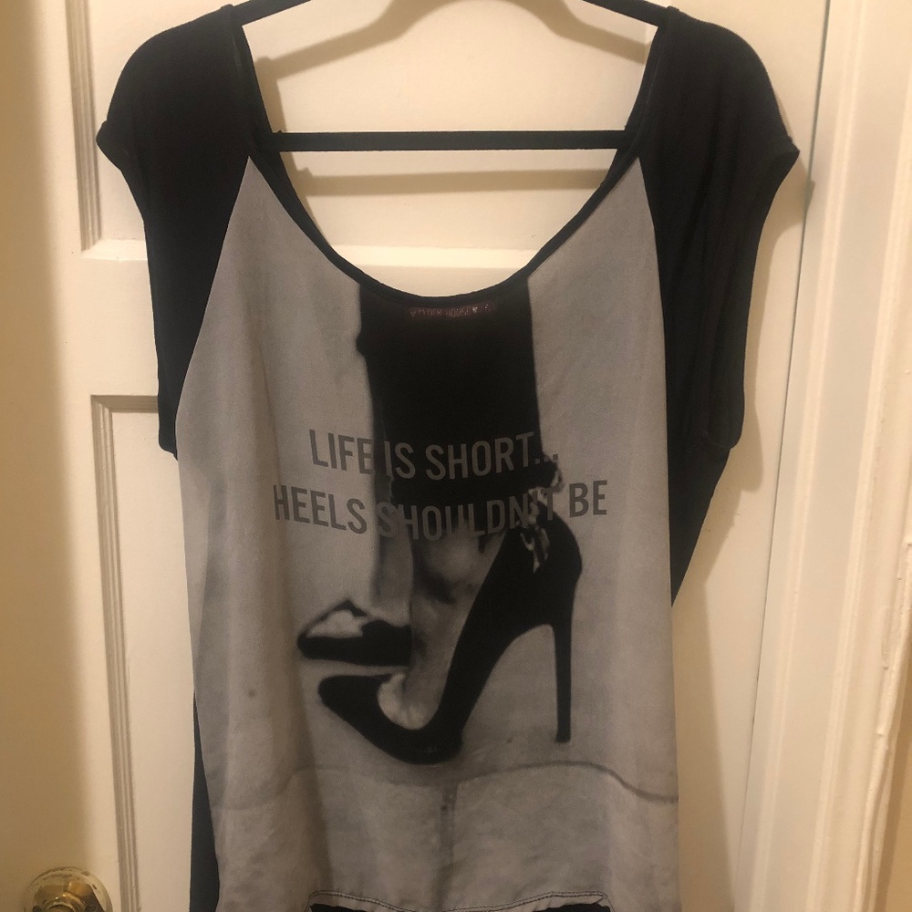 Black short sleeve round neck t-shirt